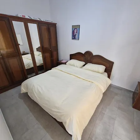 Lägenhet Small House With Panoramic View Tirana